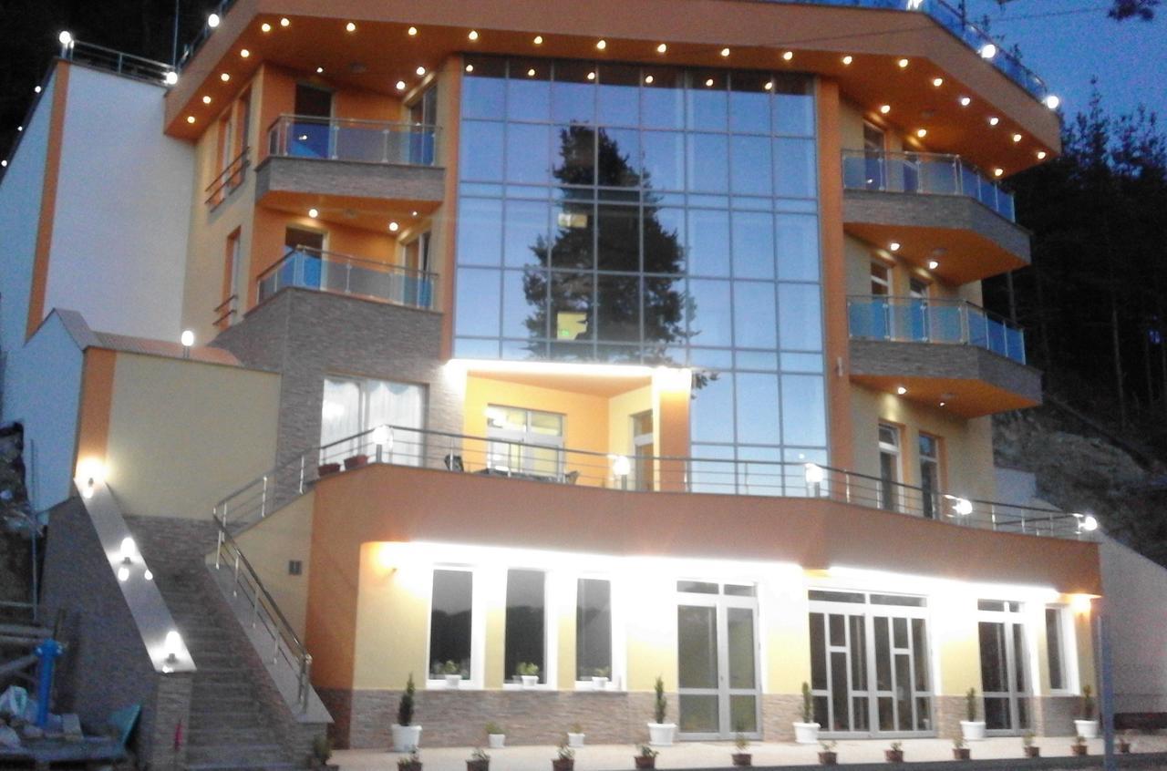 Safi Hotel Dospat Bagian luar foto